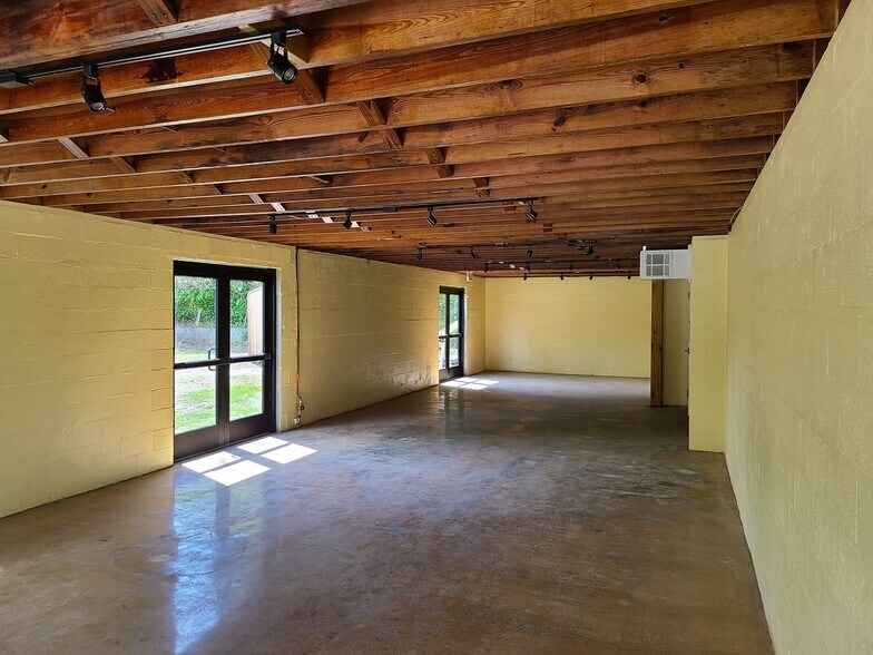 More Photos Of 12-16 S Pine St, Wendell General Retail For Sale