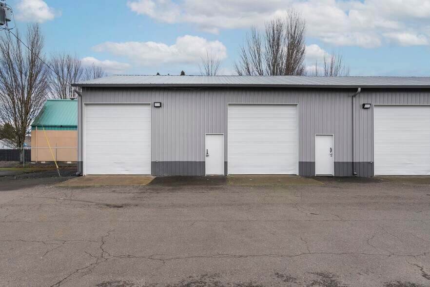 More Photos Of 3790 Silverton Rd NE, Salem Warehouse For Lease