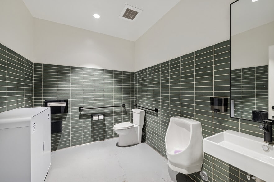 More Photos Of 7748 Santa Monica Blvd, West Hollywood Storefront Retail Residential For Sale