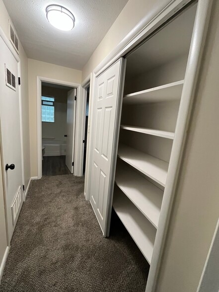 More Photos Of 1560 Wagar Rd, Rocky River Apartments For Sale