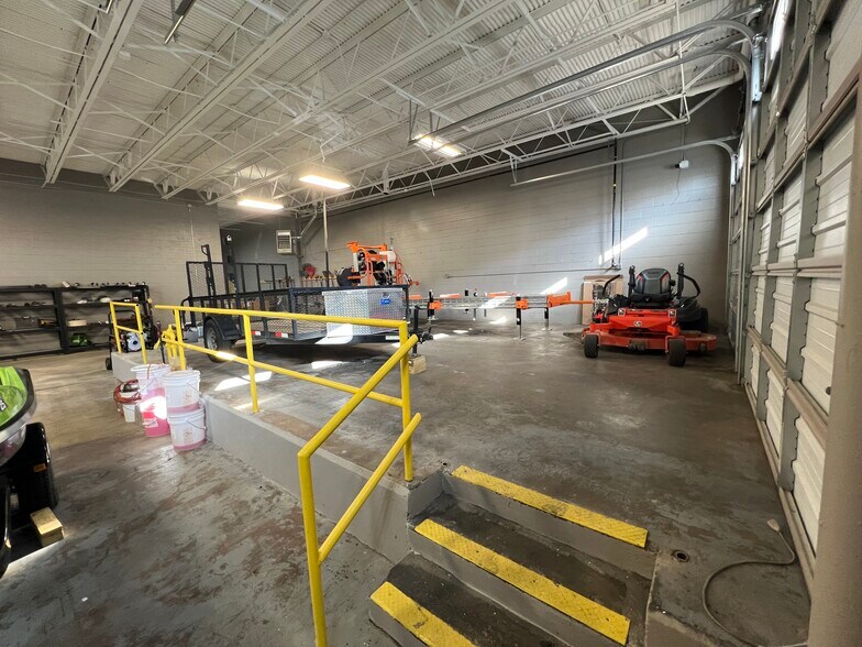 More Photos Of 2811 E 49th St, Chattanooga Showroom For Lease