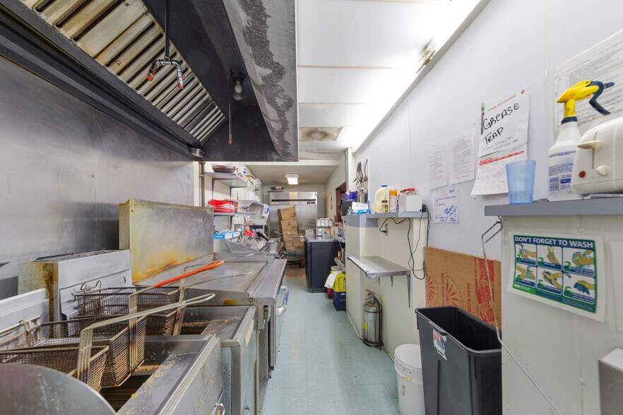 More Photos Of 209 N 5th Ave E, Truman Freestanding For Sale