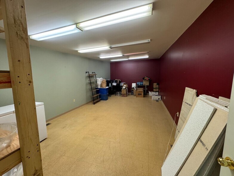 More Photos Of 7 E Water St, Little Curren Storefront Retail Residential For Sale