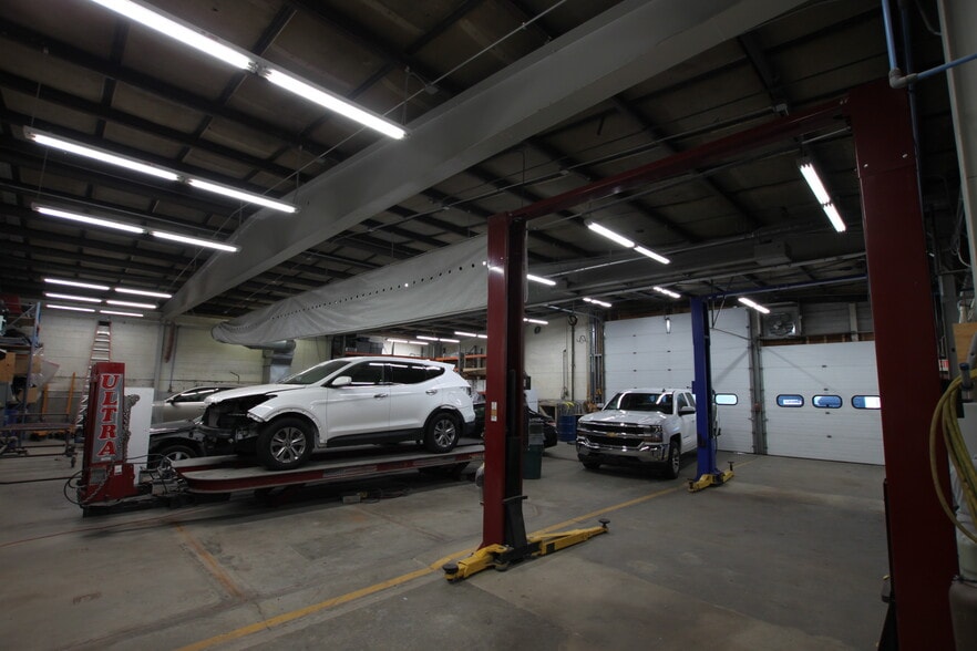 More Photos Of 73 W Boylston Dr, Worcester Auto Repair For Lease