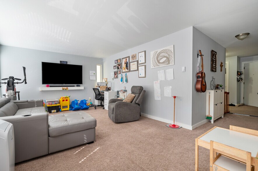 More Photos Of 7919 Wallingford Ave N, Seattle Apartments For Sale