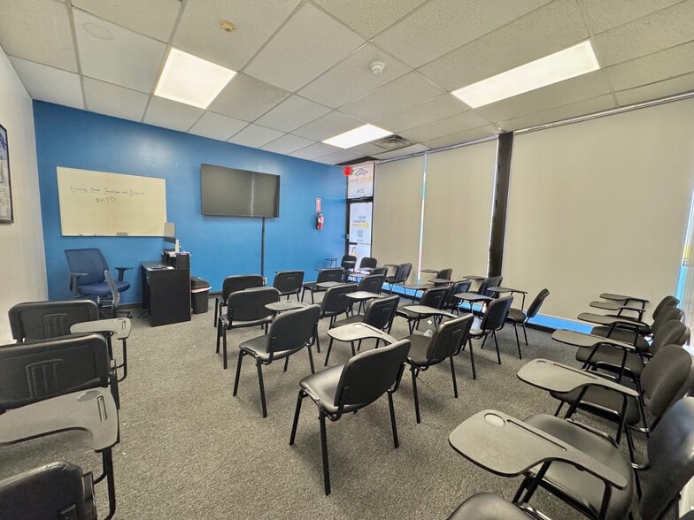 More Photos Of 1267 Forest Ave, Staten Island Storefront Retail Office For Lease