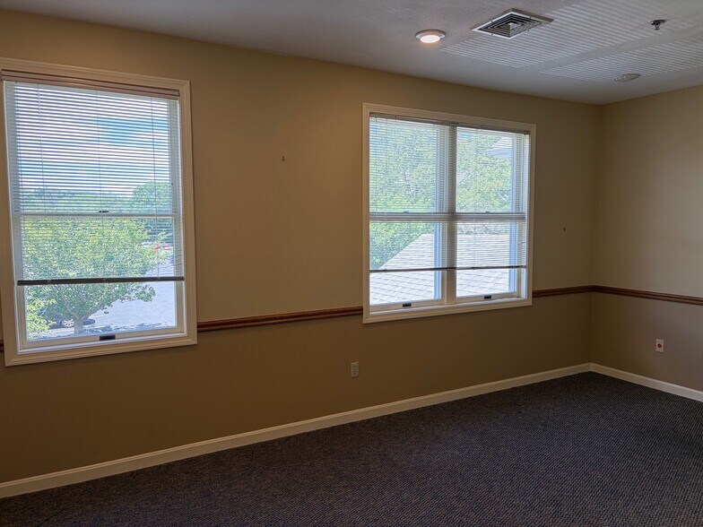 More Photos Of 1130 Ten Rod Rd, North Kingstown Office For Sale