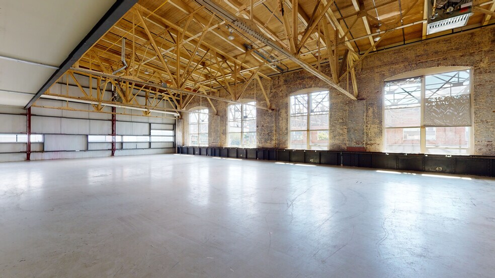 More Photos Of 2600 Rue William Tremblay, Montréal Unknown For Lease