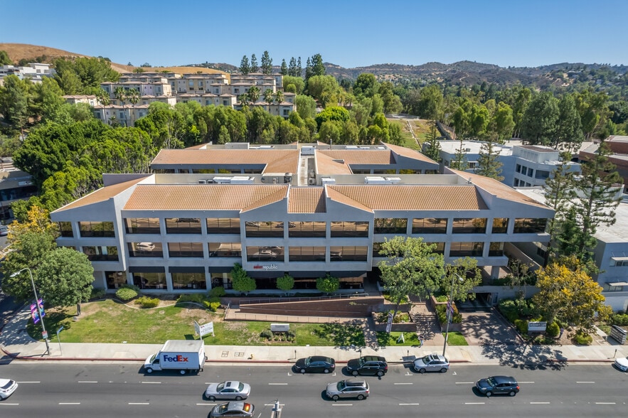 More Photos Of 20700 Ventura Blvd, Woodland Hills Loft Creative Space For Sale