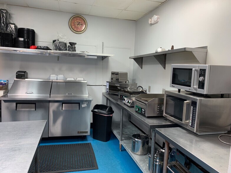 More Photos Of 592-594 N 2nd St, Memphis Freestanding For Sale