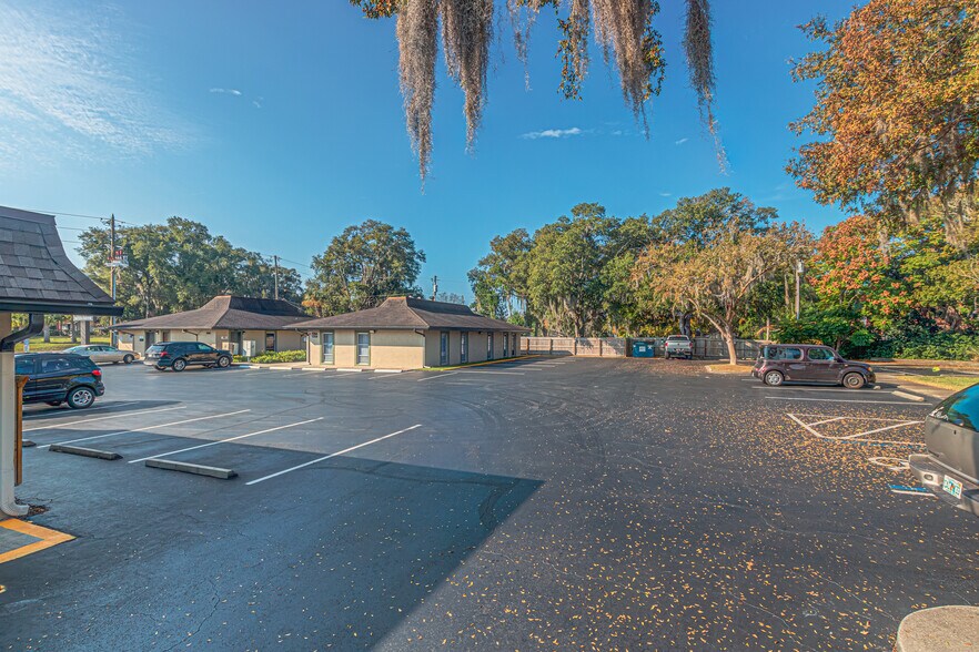 More Photos Of 119 W Plymouth Ave, Deland Unknown For Lease