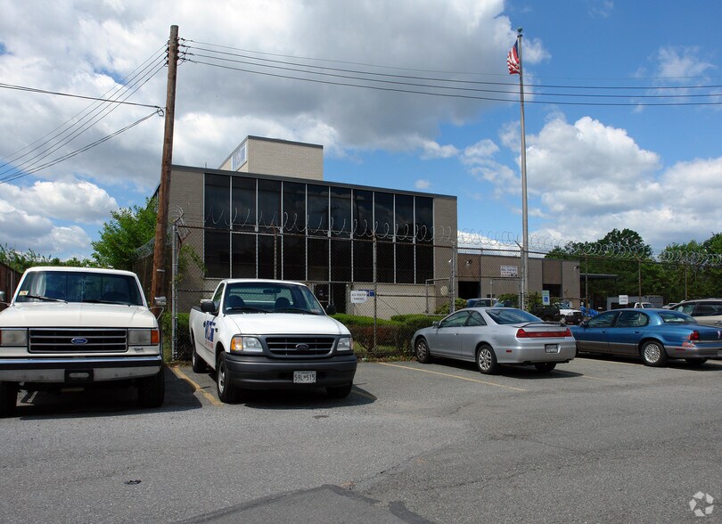 More Photos Of 3520 Bladensburg Rd, Brentwood Warehouse For Lease
