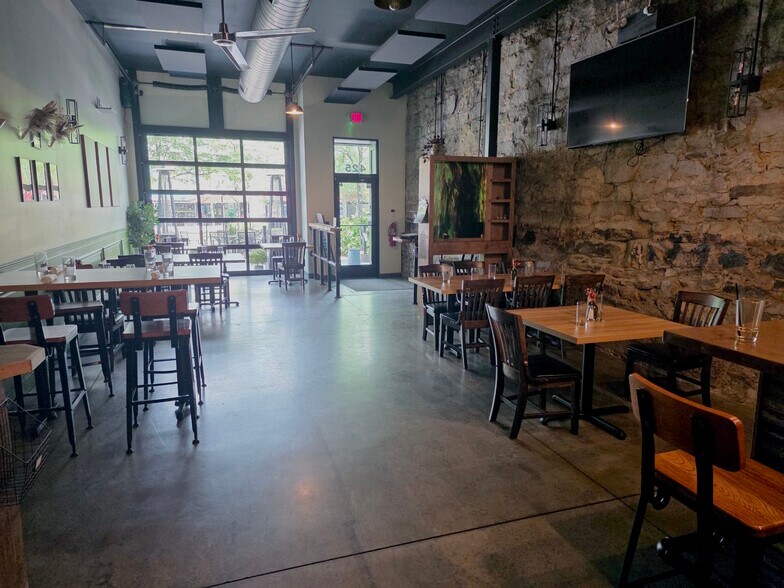 More Photos Of 425 N Main St, Hendersonville Restaurant For Sale