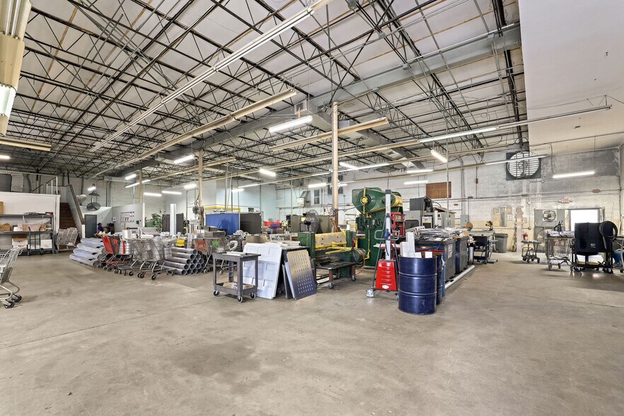 More Photos Of 695-699 W 17th St, Hialeah Warehouse For Sale