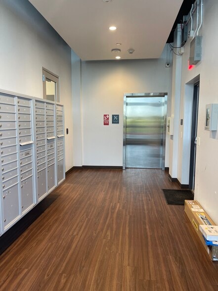 More Photos Of 4229 N FM 620 Hwy, Austin Showroom For Sale