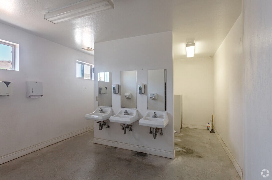 More Photos Of 2310 San Juan Rd, Hollister Manufacturing For Lease