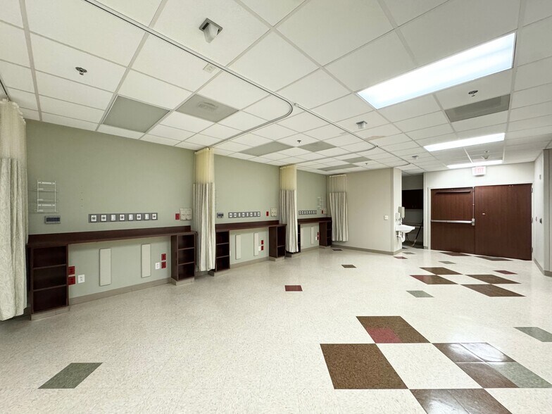 More Photos Of 200 Renaissance Way, Crockett Medical For Sale