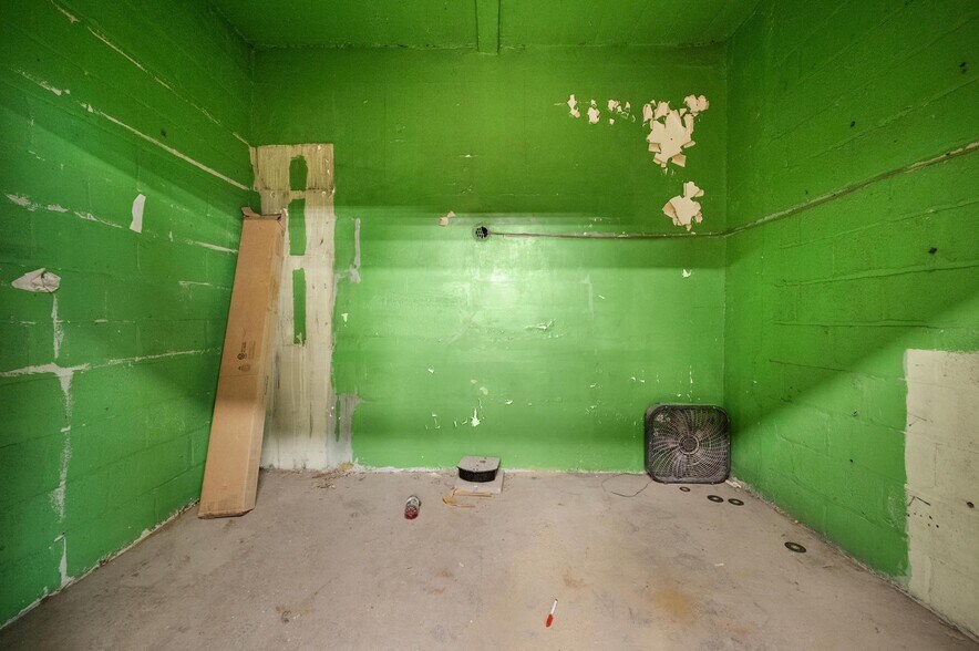 More Photos Of 1539 Covert St, Ridgewood Warehouse For Lease