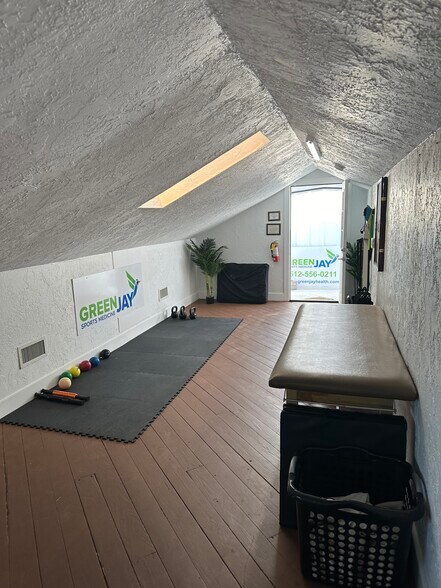 More Photos Of 2104 N Austin Ave, Georgetown Office For Sale