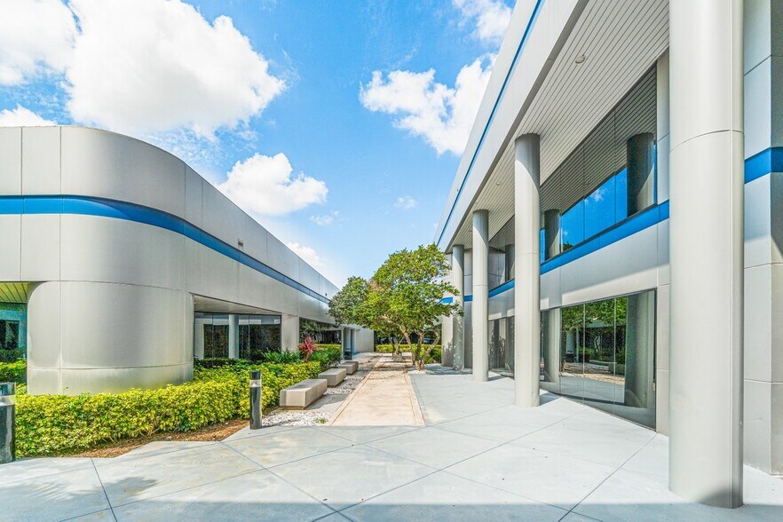 More Photos Of 3333 W Commercial Blvd, Fort Lauderdale Medical For Sale