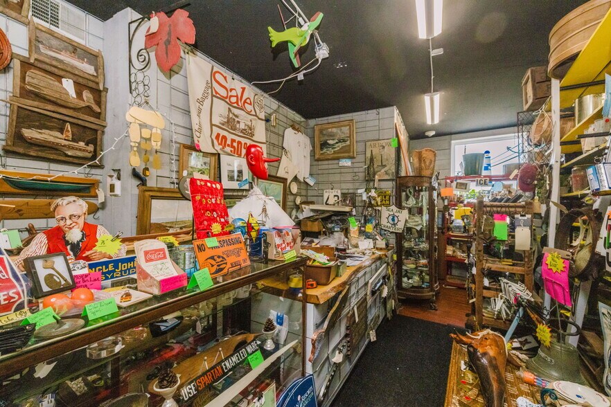 More Photos Of 1019 Main Rd, Tiverton Storefront For Sale