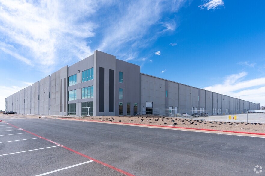 More Photos Of SEQ I-10 & 375 Loop, El Paso Unknown For Lease