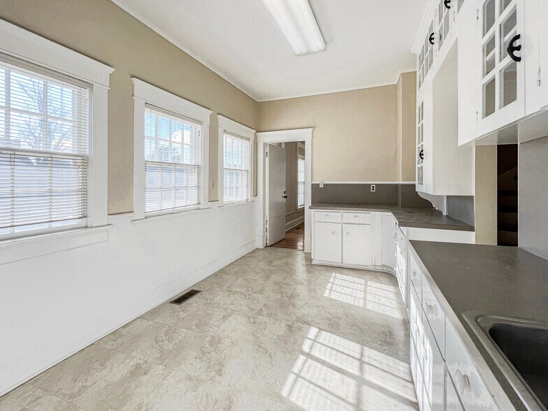 More Photos Of 1521 S Denver Ave, Tulsa Office For Sale