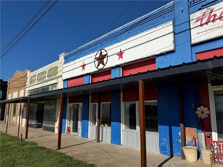 More Photos Of Gassaway Ave, Lott Showroom For Sale