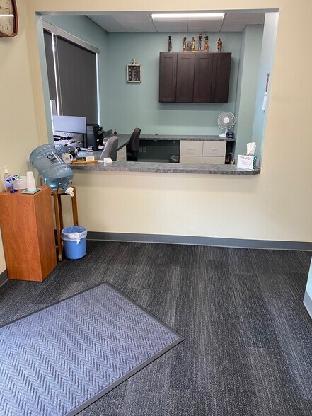 More Photos Of 2800-2820 Roosevelt St, Carlsbad General Retail For Lease