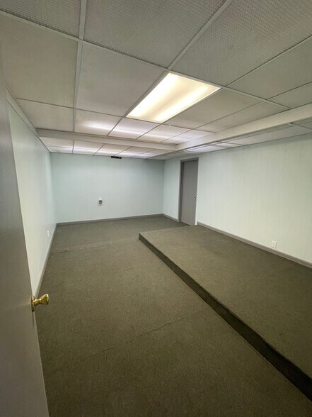 More Photos Of 5107 W University Blvd, Jacksonville Warehouse For Sale