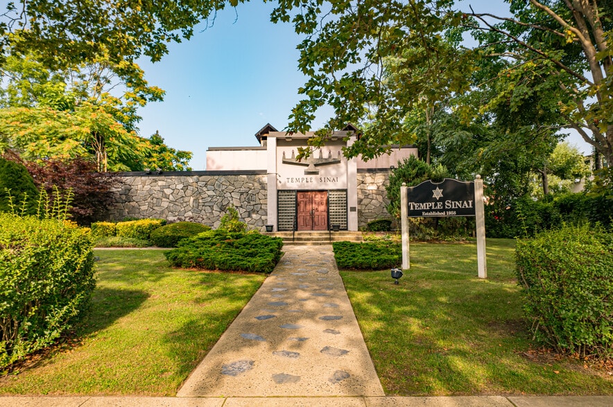 More Photos Of 270 Clocks Blvd, Massapequa Religious Facility For Sale