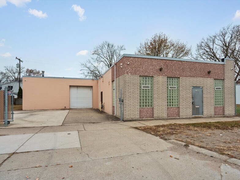 More Photos Of 23409 Dequindre Rd, Hazel Park Manufacturing For Lease