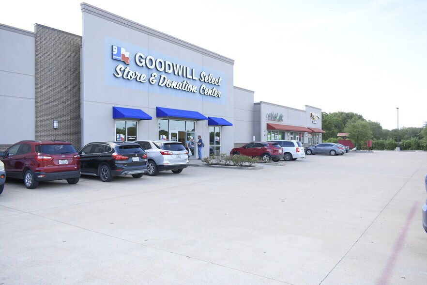 More Photos Of 253 N Bypass 35, Alvin Storefront For Lease