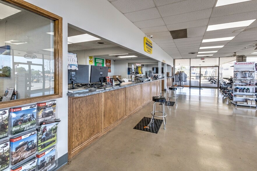 More Photos Of 1909 N Highway 81, Duncan Auto Dealership For Sale