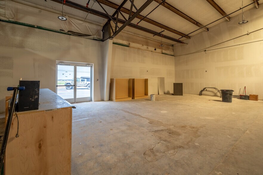 More Photos Of 11703 Indiana Ave, Lubbock Warehouse For Sale