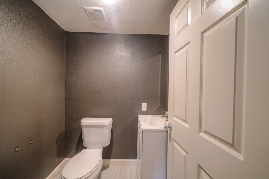 More Photos Of 2424 Southmore Blvd, Houston Medical For Lease