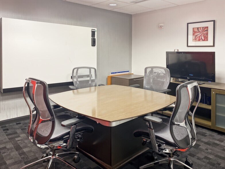 More Photos Of 800 S Gay St, Knoxville Coworking Space