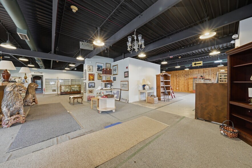 More Photos Of 800 E 31st St, La Grange Park General Retail For Sale