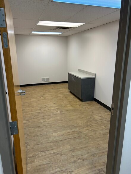 More Photos Of 9719 Olive Blvd, Olivette Medical For Lease