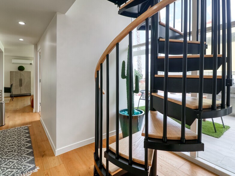 More Photos Of 6601 E Seaside Walk, Long Beach Multifamily For Sale