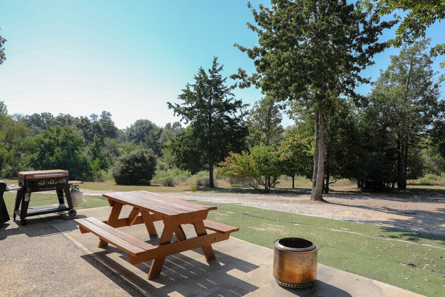 More Photos Of 6159 Crestview Dr, Athens Specialty For Sale