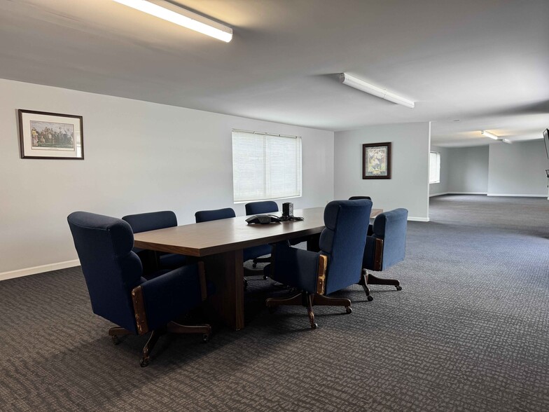 More Photos Of 2222 Mason Ln, Ballwin Showroom For Sale