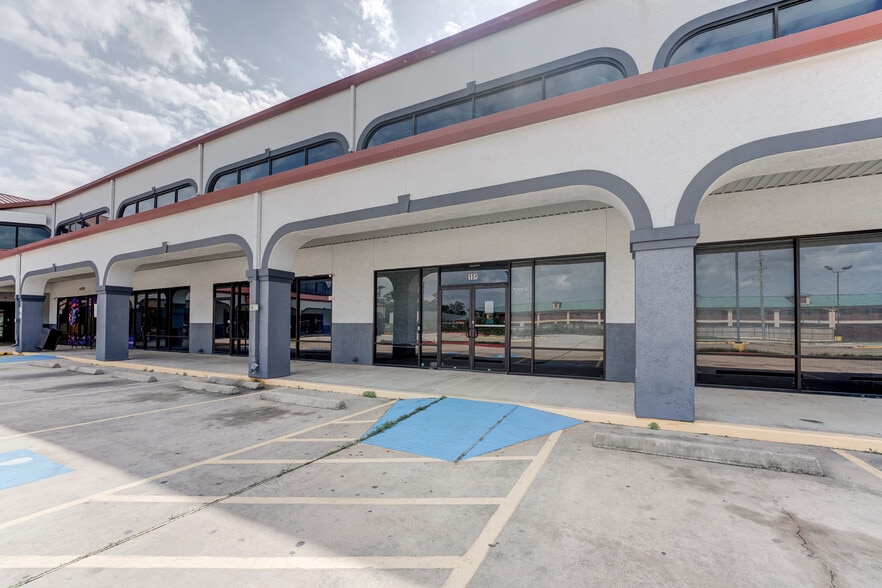 More Photos Of 324 Fm-1960 Rd, Houston General Retail For Sale