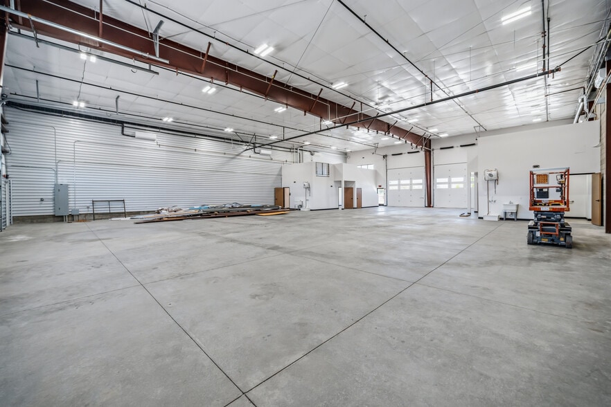 More Photos Of 2995 Kiowa Blvd N, Lake Havasu City Warehouse For Lease