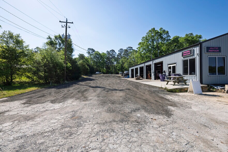 More Photos Of 508 Travis Ave, Saluda Auto Repair For Sale