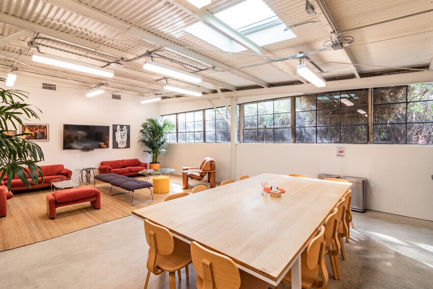 More Photos Of 2820 Newell St, Los Angeles Office For Sale