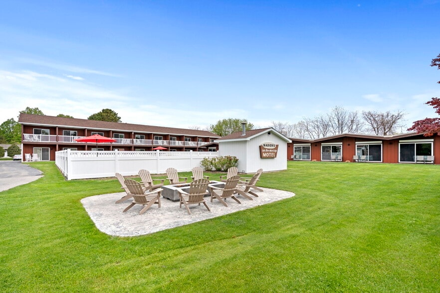 More Photos Of 612 N Lakeshore Dr, Ludington Hotel For Sale