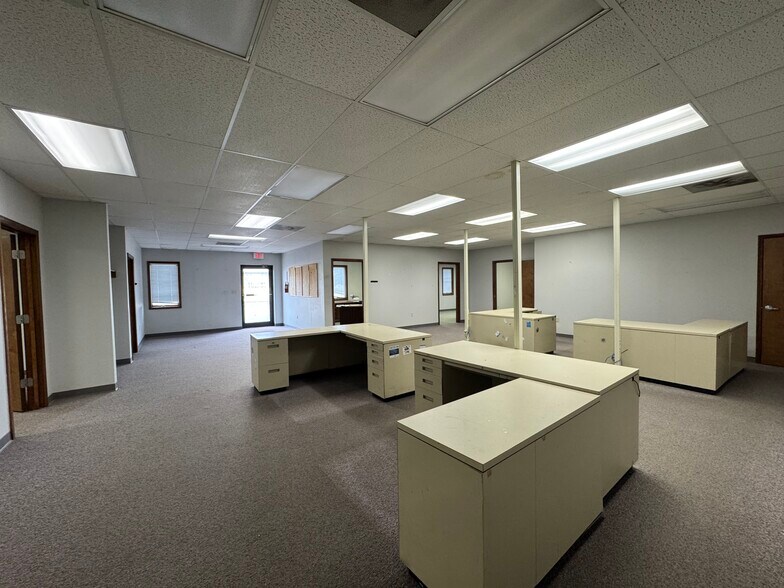 More Photos Of 855 Mitchell Road Ext, Tupelo Flex For Sale