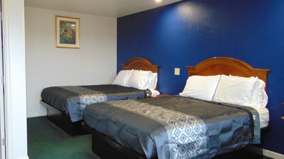 More Photos Of 2111 Whitley Ave, Corcoran Hotel For Sale
