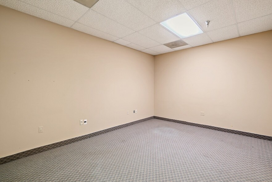 More Photos Of 14325 Willard Rd, Chantilly Office For Lease